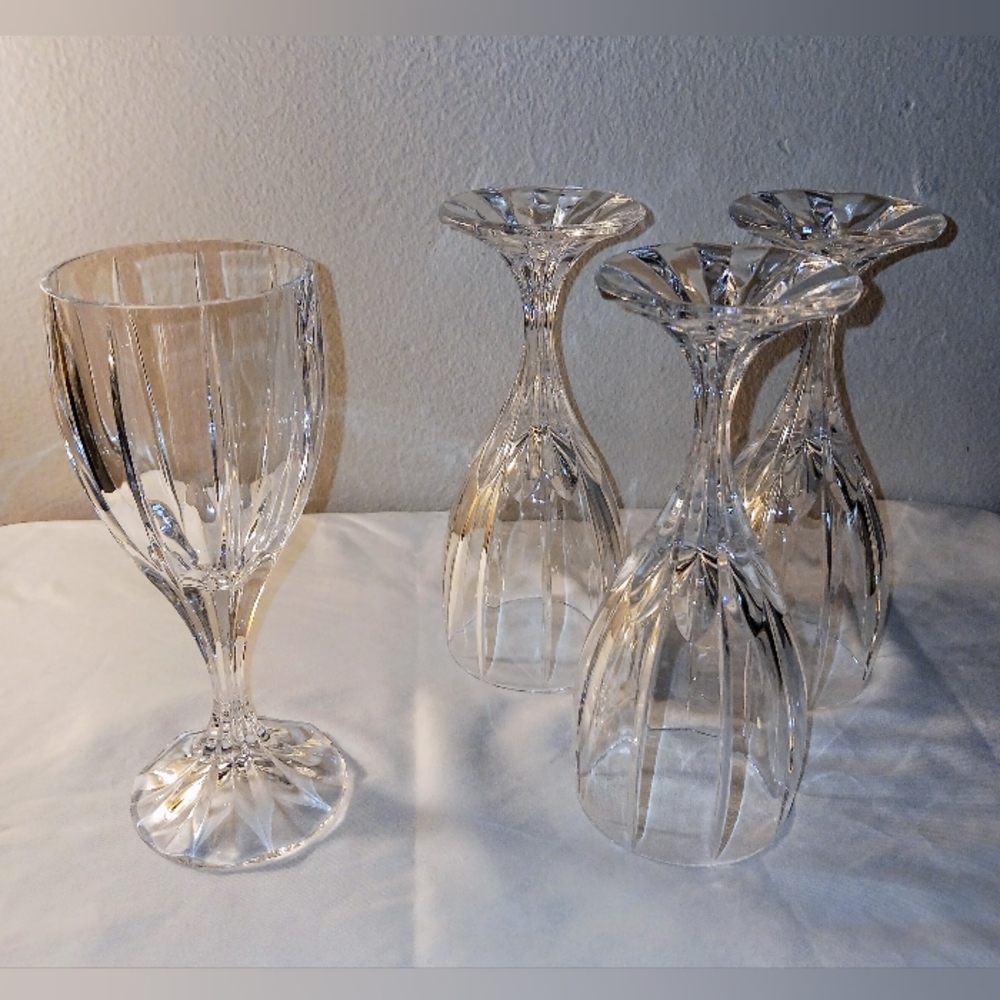Mikasa set of 5 Crystal Berkeley Wine Glasses